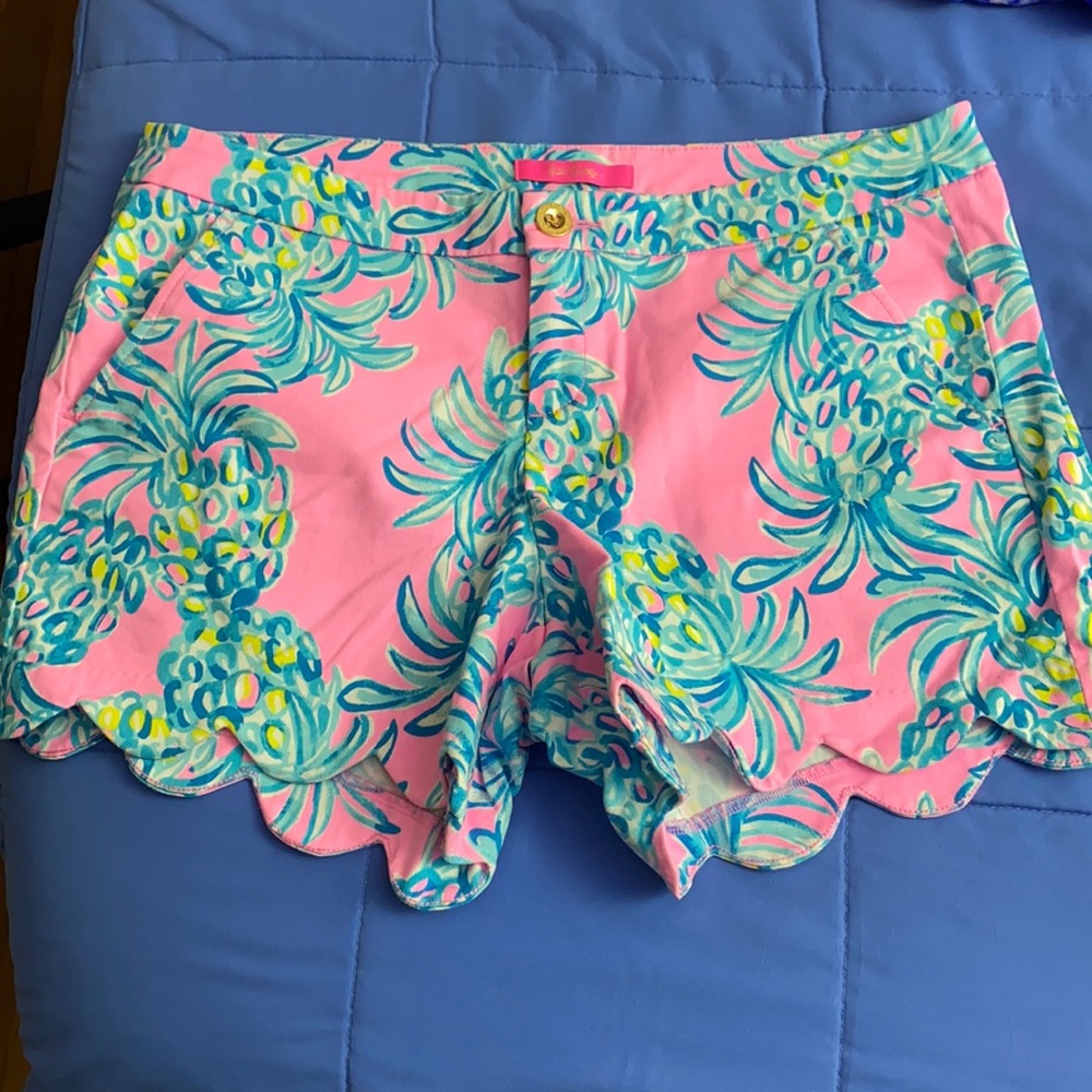Lilly Pulitzer Buttercup 5 inch shorts- pineapple